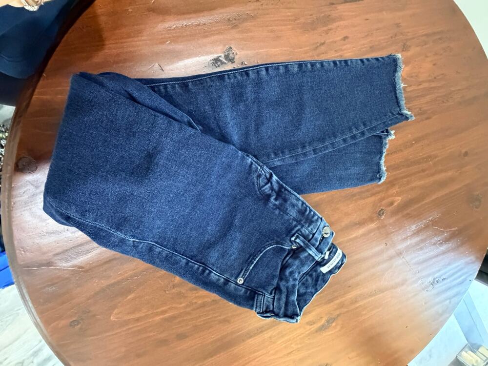Good American High Rise 00/24 Jeans with raw hem
